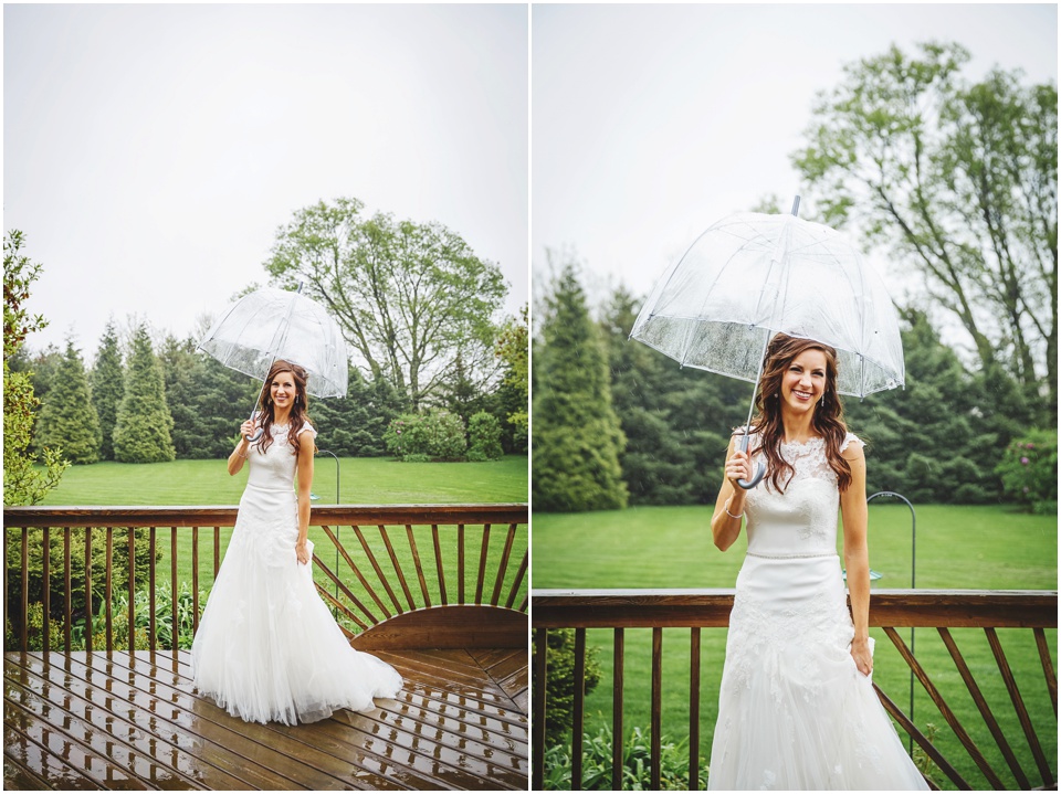 cathedral wedding photography, Bride with umbrella.