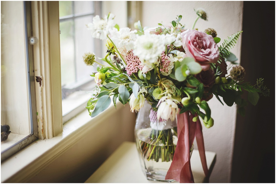 garden wedding photos, Pink and green bouquet