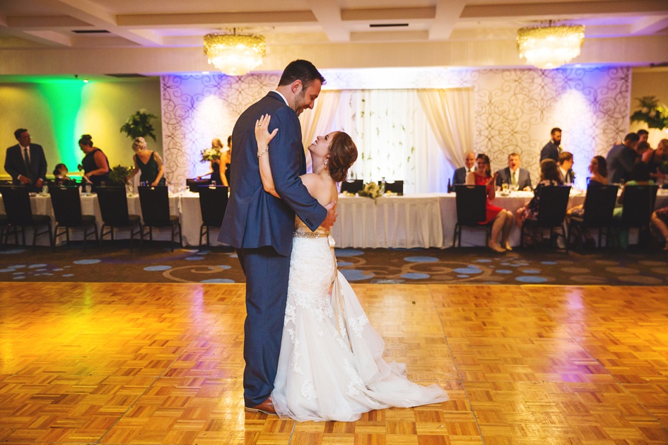 Springfield Illinois Wedding Photographer, central illinois wedding reception first dance