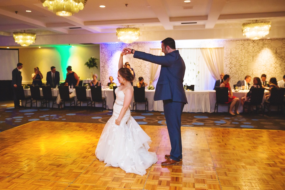 Springfield Illinois Wedding Photographer, central illinois wedding reception first dance